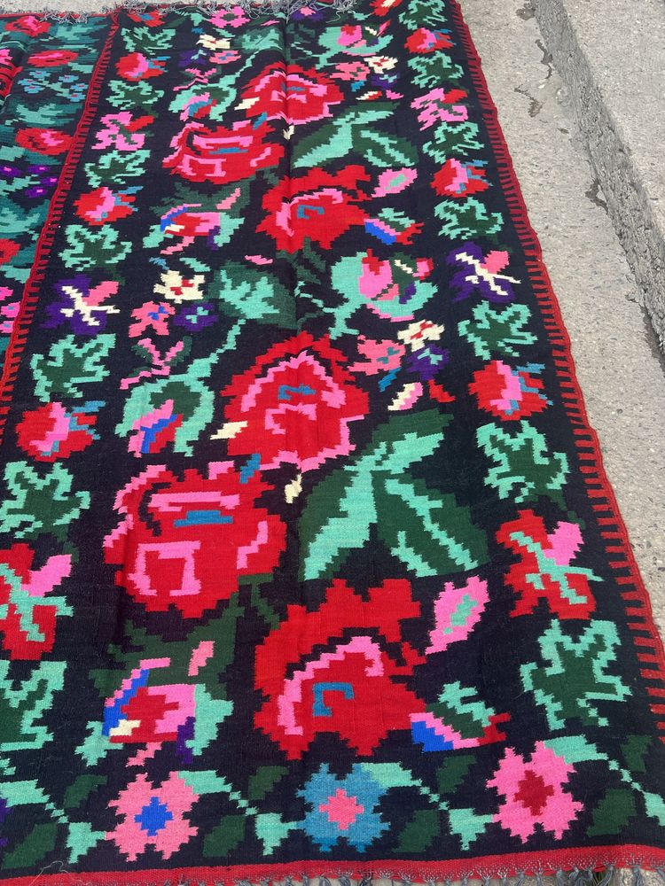 Covoare moldovenesti din lana foarte vechi