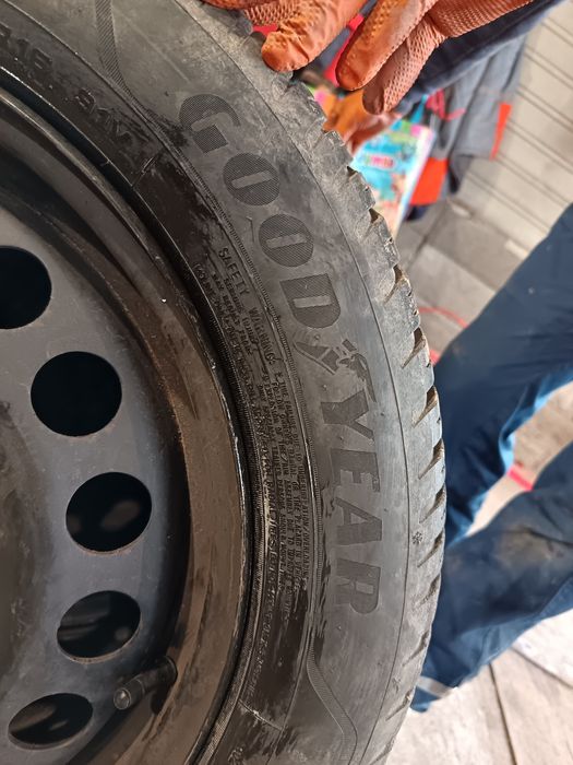 Vând jante cu tot cu cauciucuri sau separat