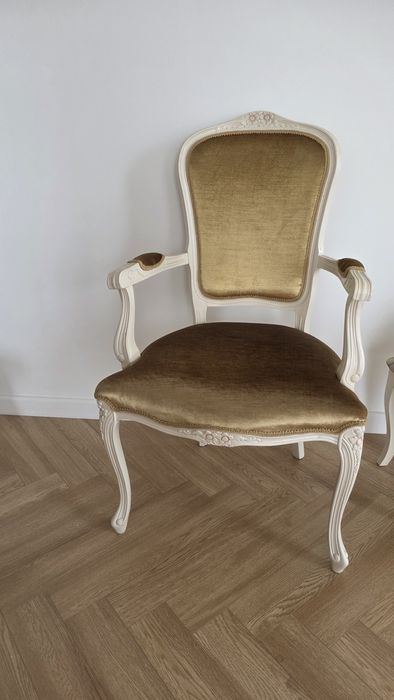 Продам стул   бежевый с чичтого дерева