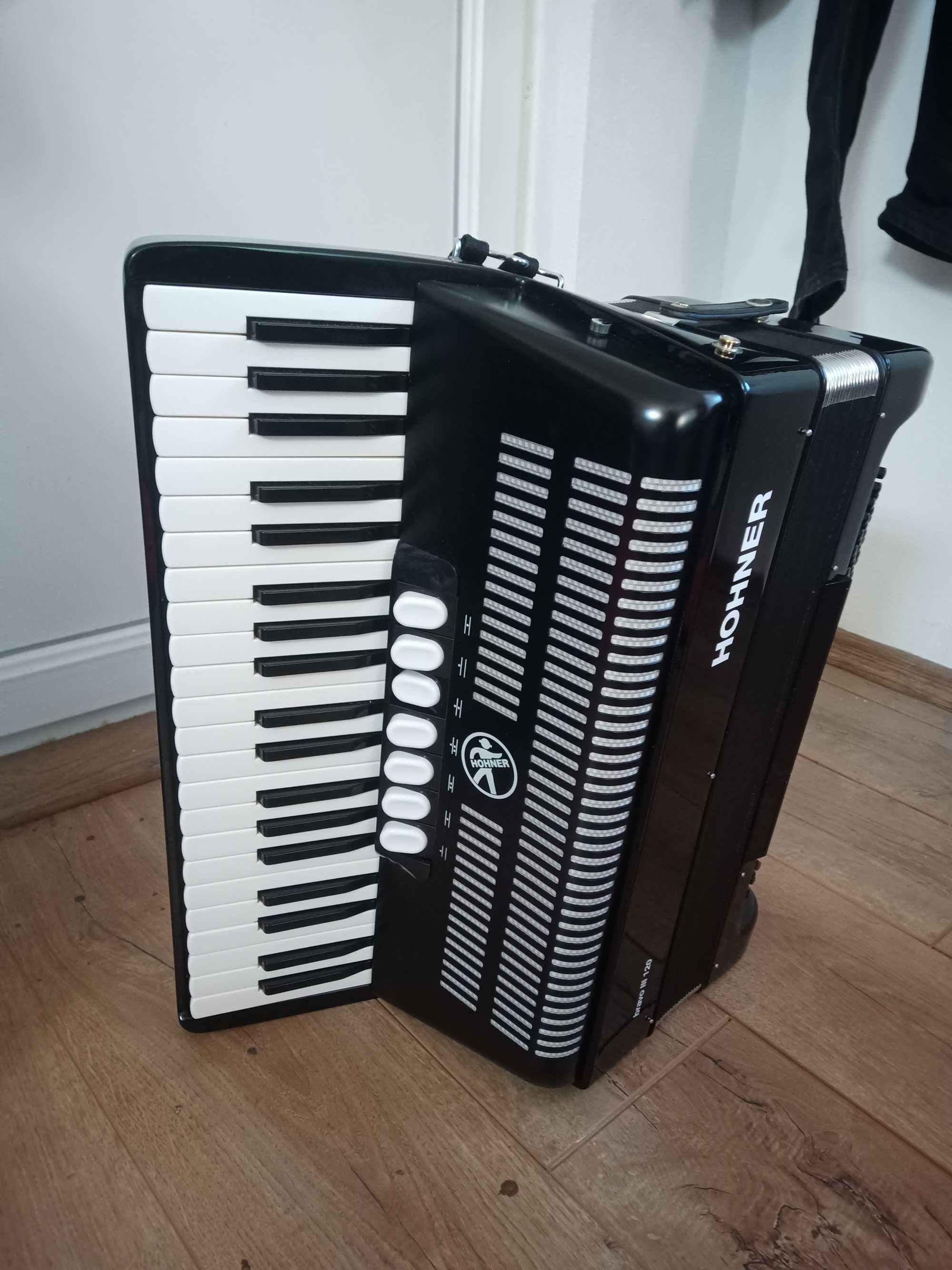 Acordeon Hohner, Bravo III, 120 bași,