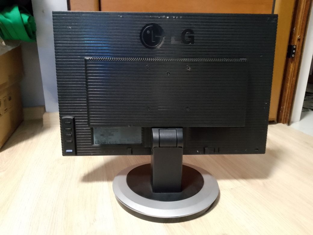 Монитор LG flatron L194ws