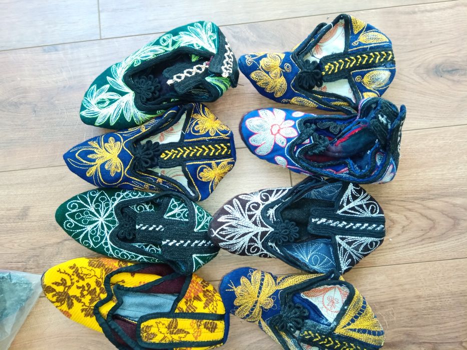 Родопски везани терлици с гайтан
18 лв чифт /9,2€
Родопски пантофи вез