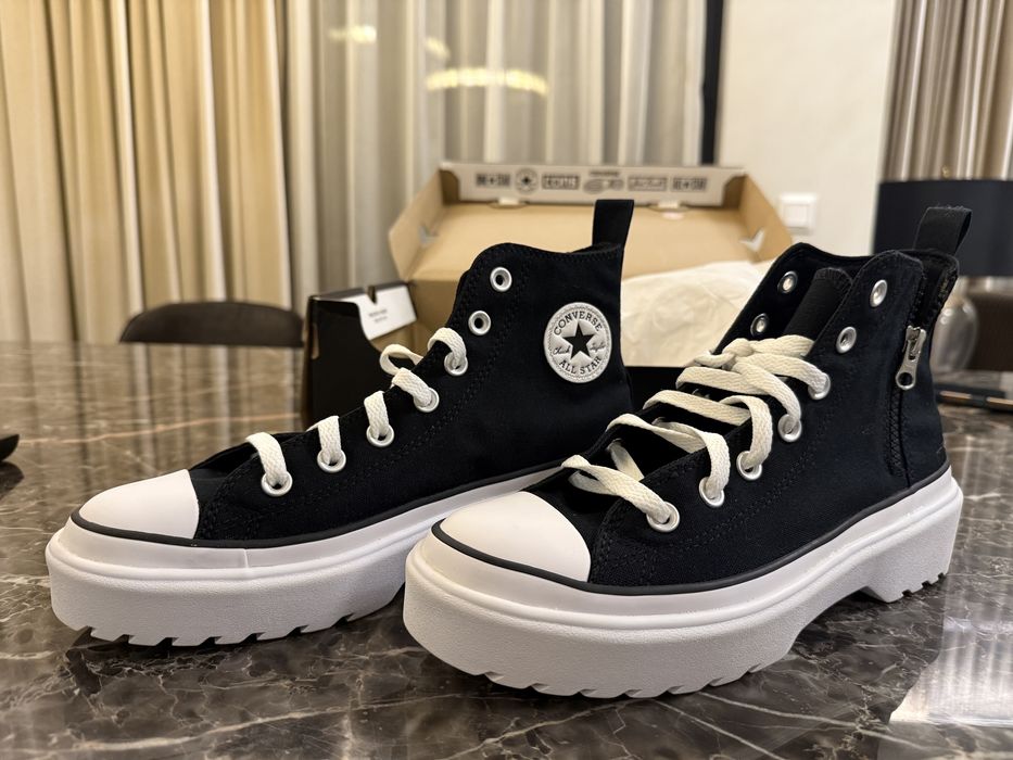 Кецове converse размер 39 с платформа черни с бяла подметка