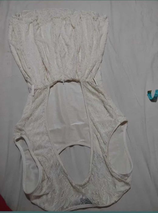 Rochie dantelă evenimente S spate descoperit crem