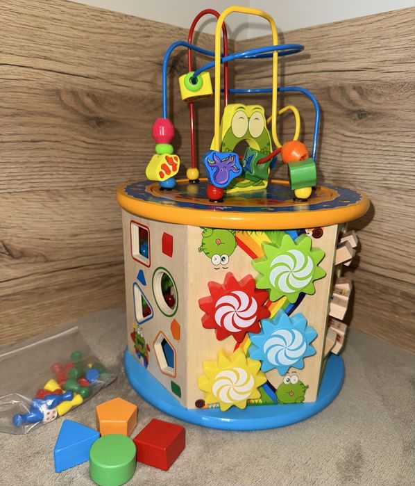 Дидактически Монтесори дървен куб с осем игри