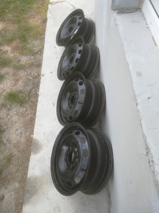 Vând set de 4 jante pe 15 " 5x108 ford