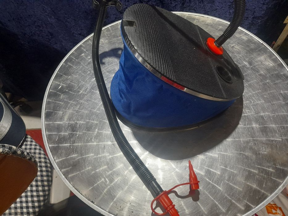 Pompa de umflat  saltele  colaci bărci pneumatice