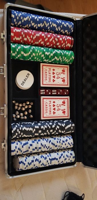 Set poker      .