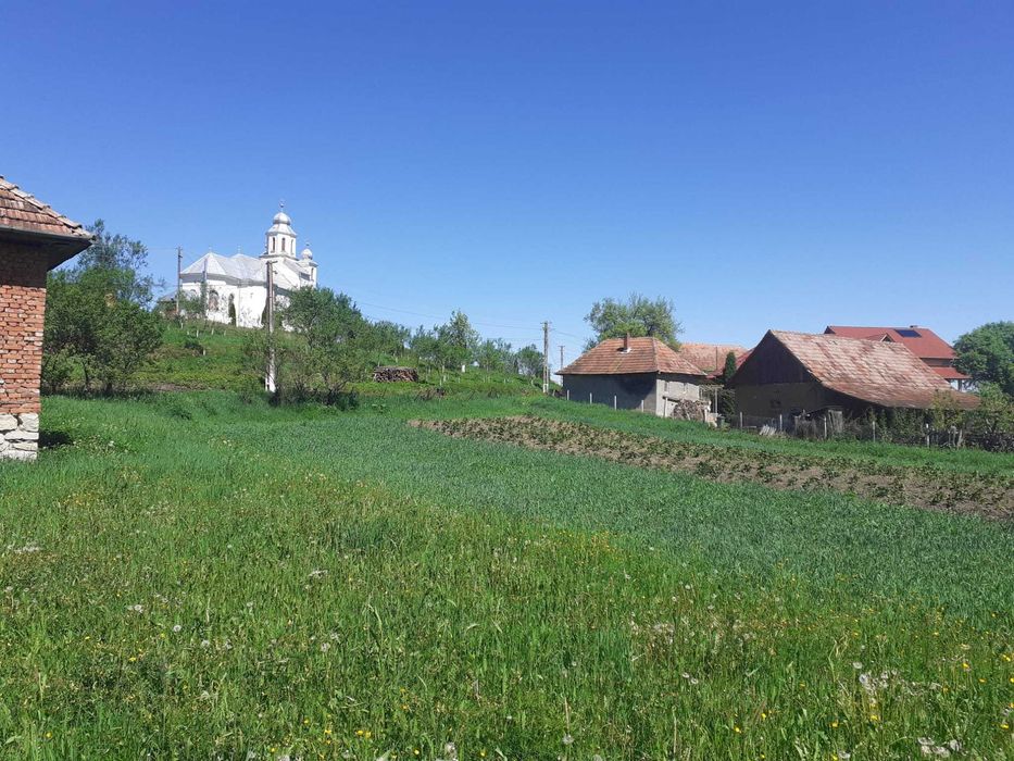 Teren intravilan de vânzare în centrul satului Răstolțu Deșert, 2500mp