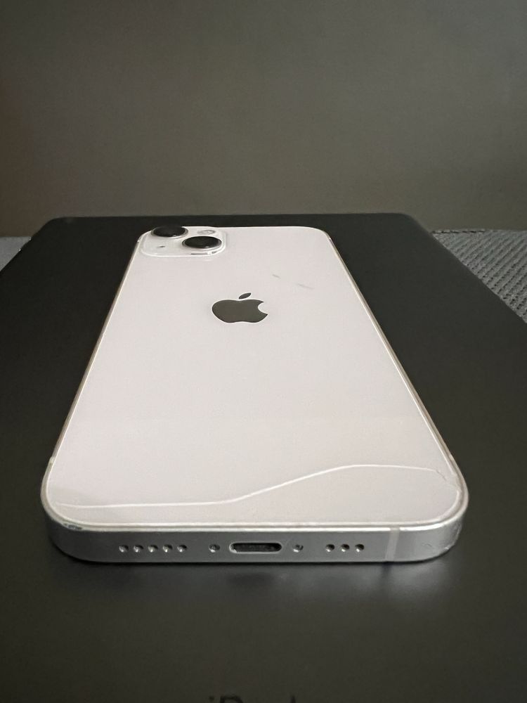 Продавам Iphone 13