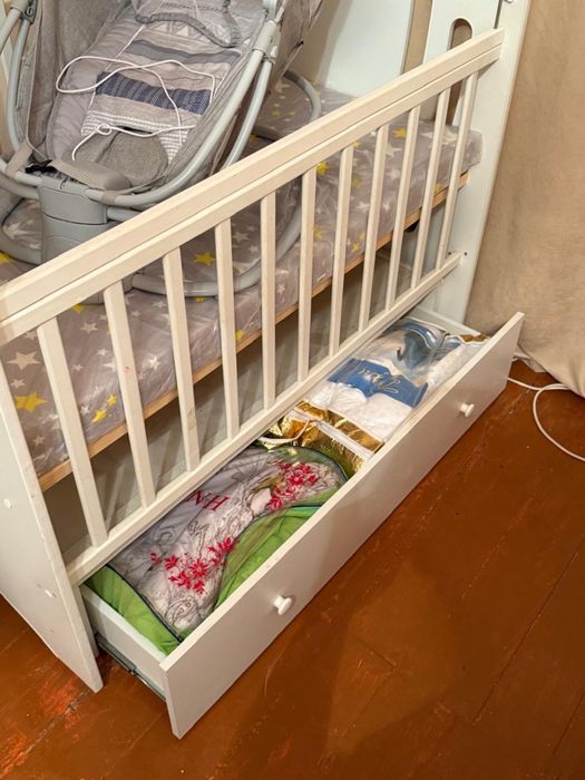 Продам шезлонг и десткая кровать