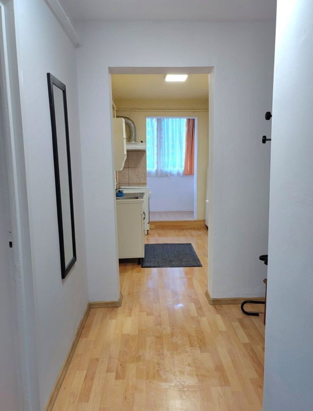 Pers. fizica vand ap.  2 camere, decomandat, parter  Donath