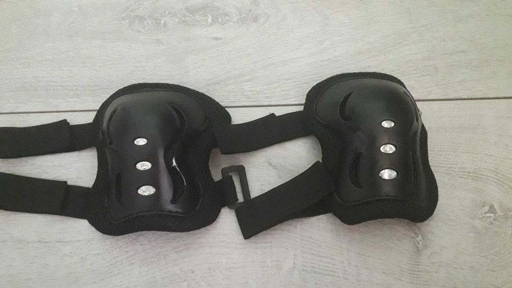Vand set casca cu cotiere si genunchiere pentru trotinete