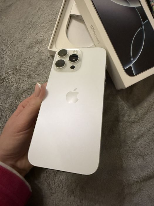 Iphone 16 pro max white