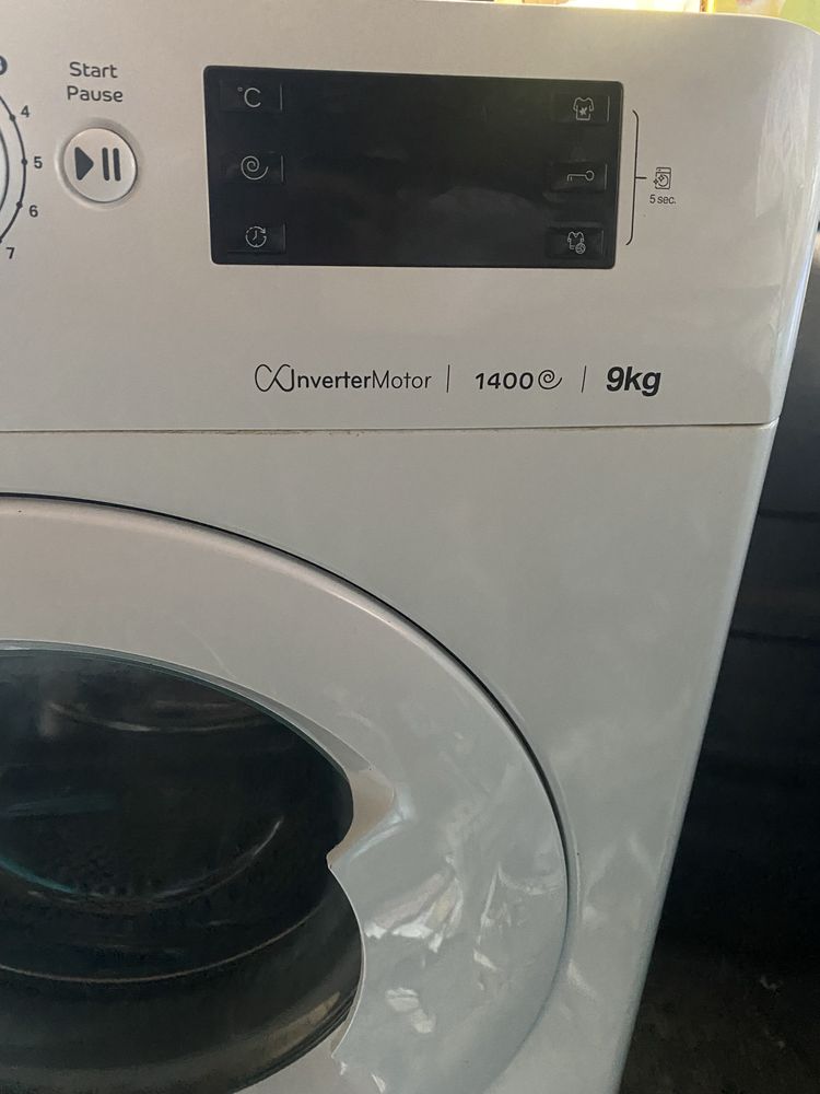 Пералня Indesit 9 kg инверторен мотор 1400 оборота