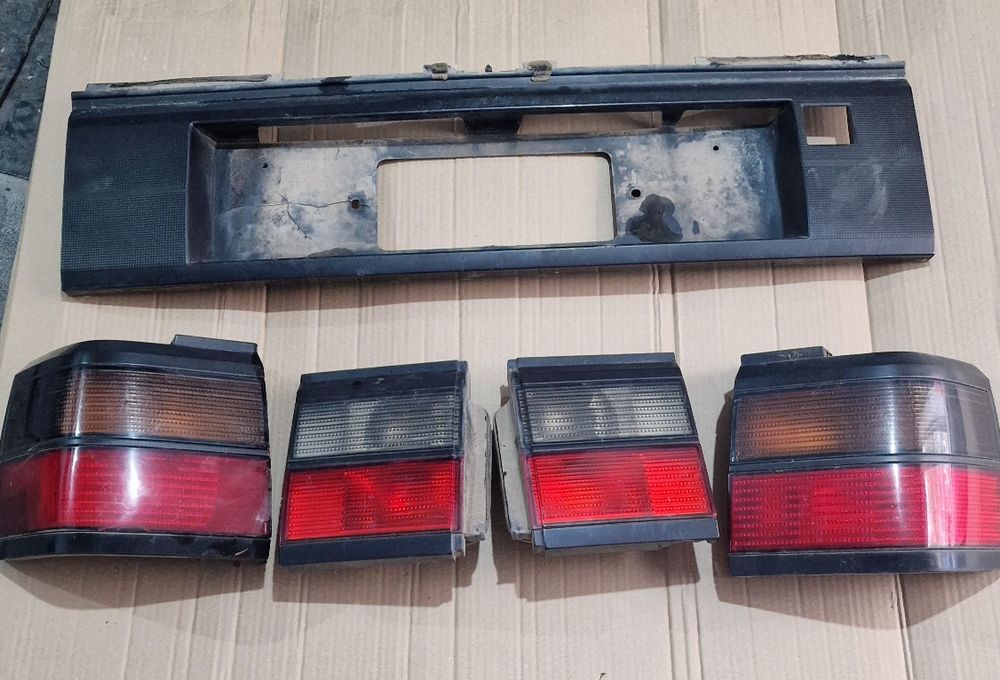 Vw passat B3 седан оригинално затъмнени стопове Хела