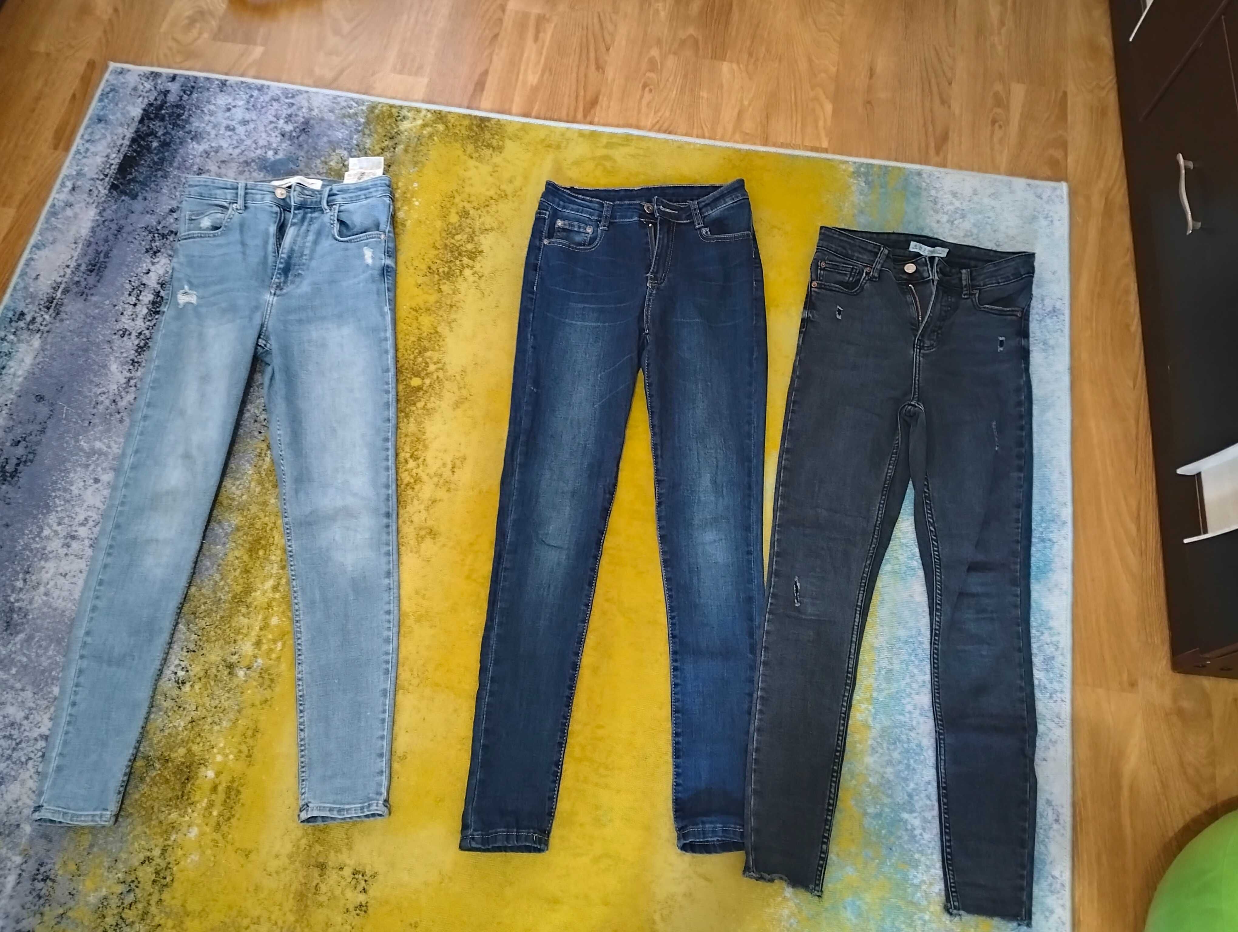 Pantaloni blugi pret 10 lei