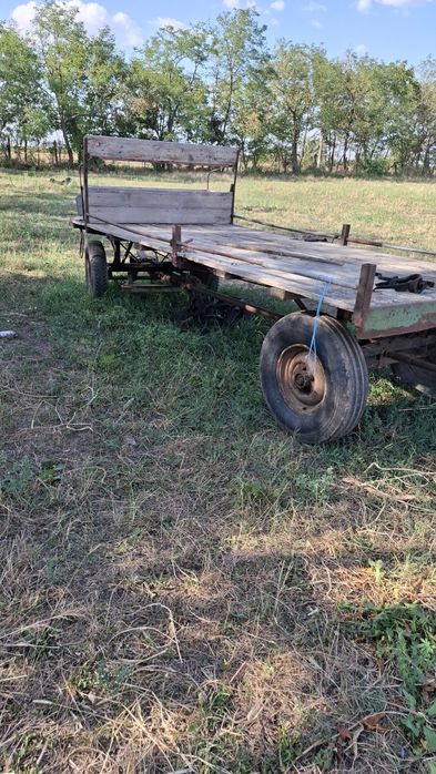Vând căruță/platforma de cai