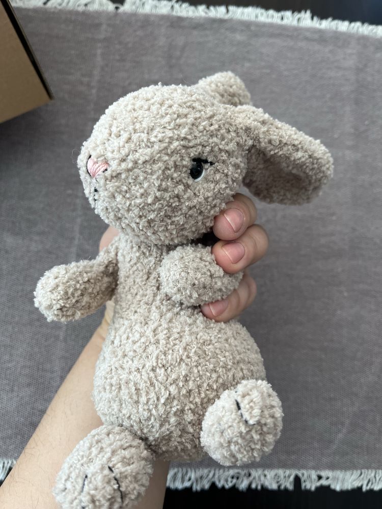 Ръчно плетени играчки Зайче
