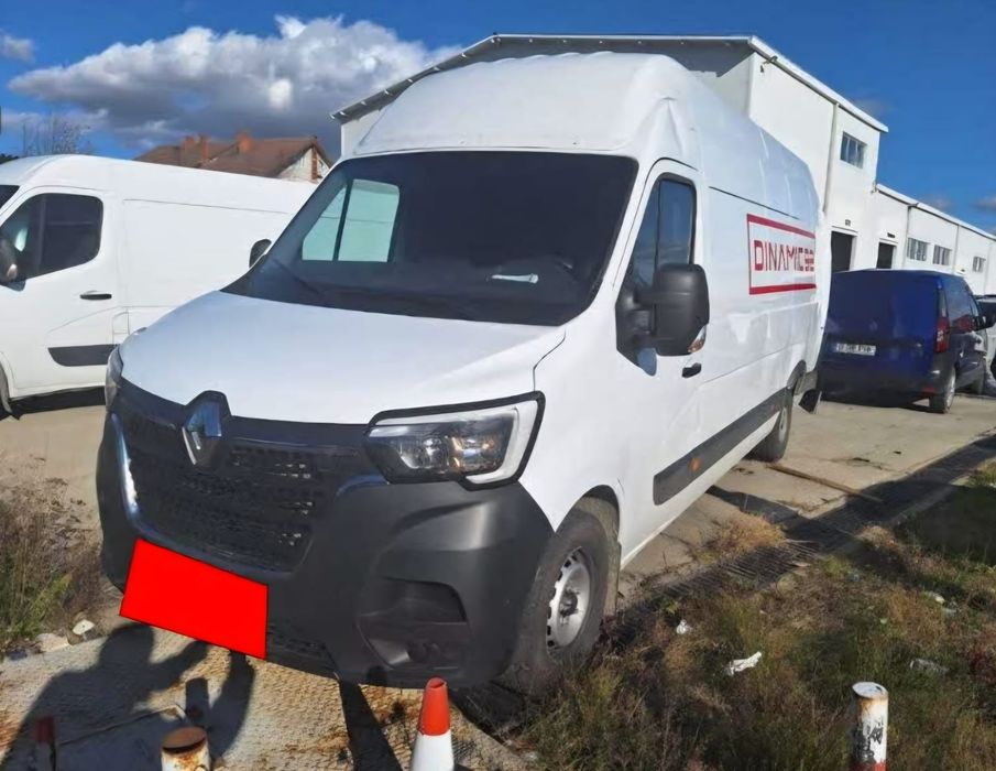 Vând Renault master 2024 avariat.