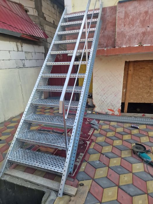 Scari metalice galvanizate