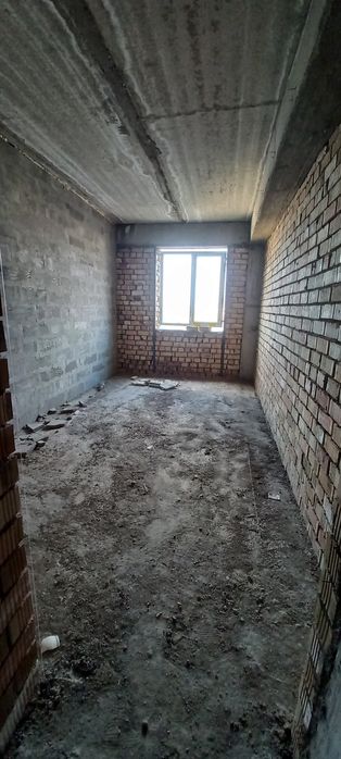 Arzonga yangi qurilgan kvartira.