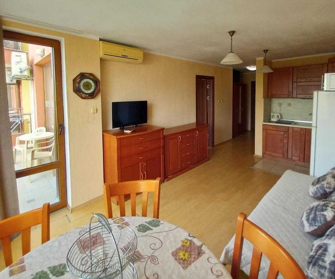 Дава се под наем Двустаен апартамент в Несебър - 50 кв.м за 350 € - Снимка #1
