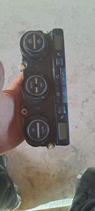 Climatronic cu incalzire scaune VW Passat B6