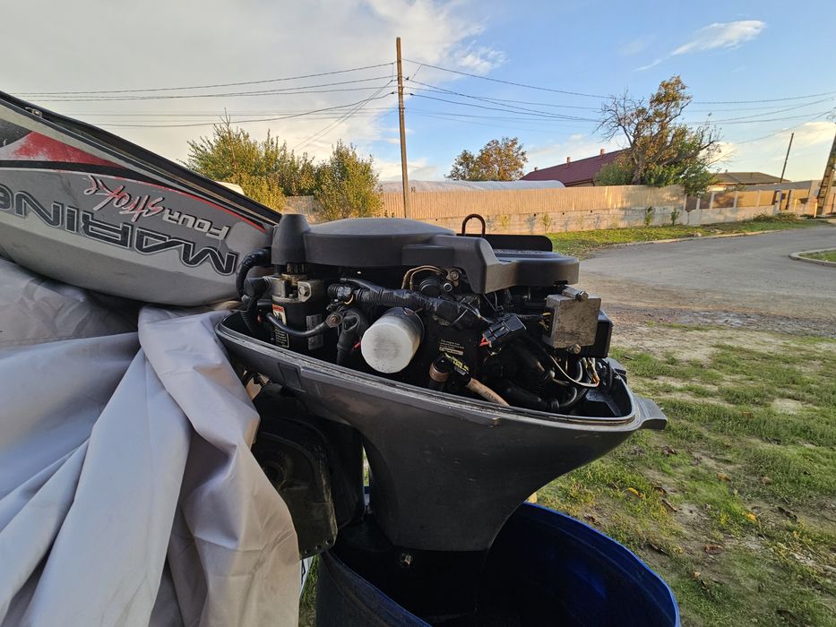 Vând motor Mariner 25 cp