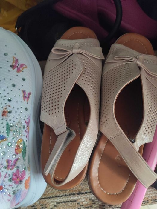 Обувки / маратонки / пантофки