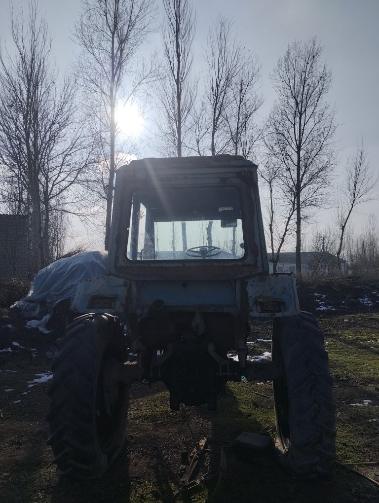 Mtz 80 traktori sotiladi