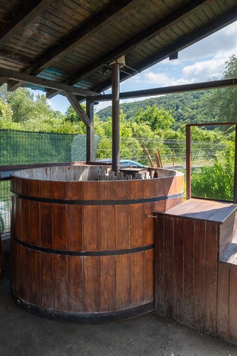 Cabana cu Ciubar in Dej (ocupata DE REVELION) 9000 lei