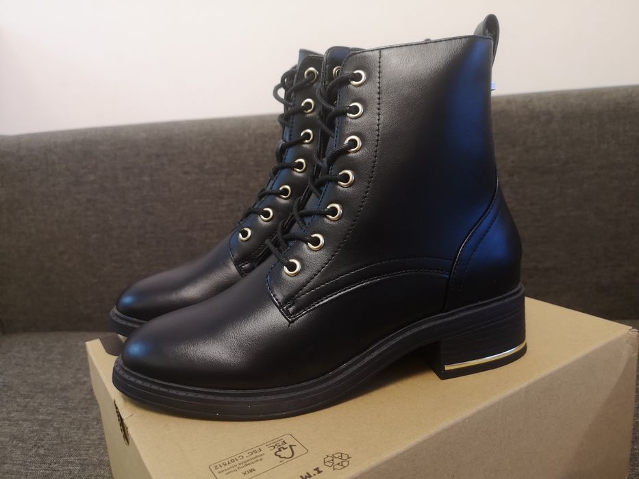 Ghete cu șiret căptușite