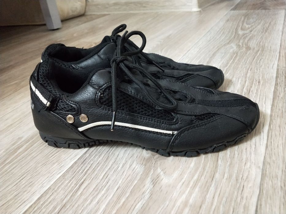 Стильные мужские кроссовки