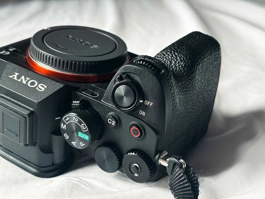 Sony A7 IV 33 мегапикселей, полный кадр 10-Bit 4:2:2