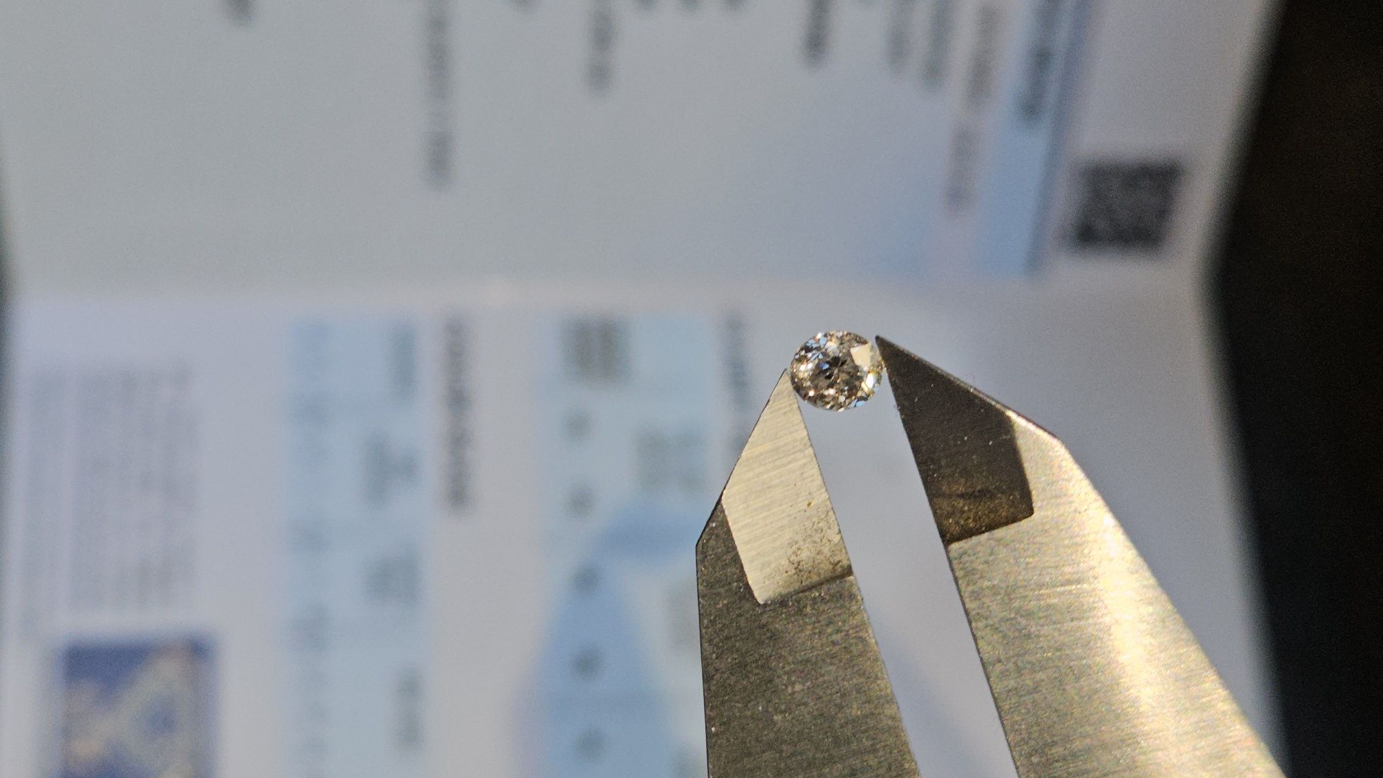 Diamante naturale cu certificat IGI GIA pentru cercei inel pandant aur