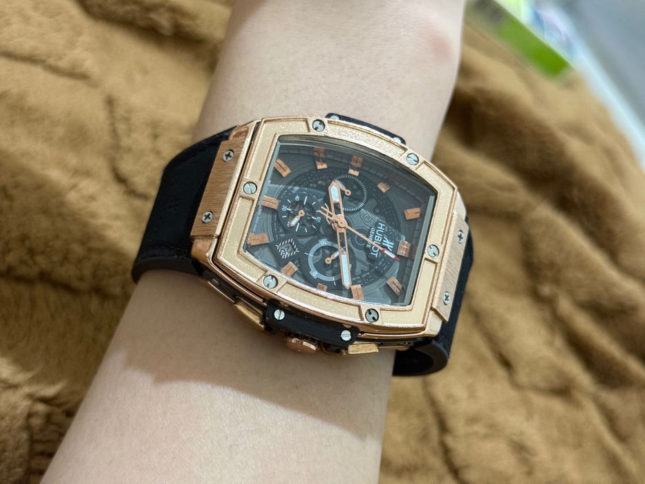 Продам часы hublot