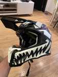 Каска за мотокрос Airoh Twist 2.0 Mask - Нова!
