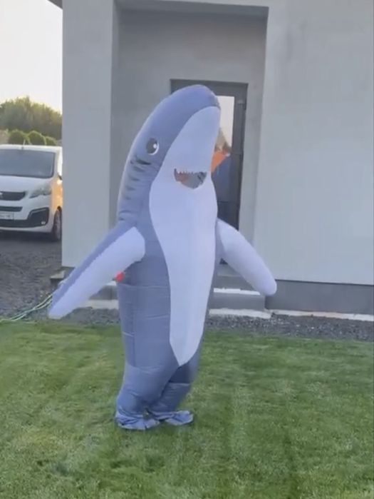 Акула -надувной костюм