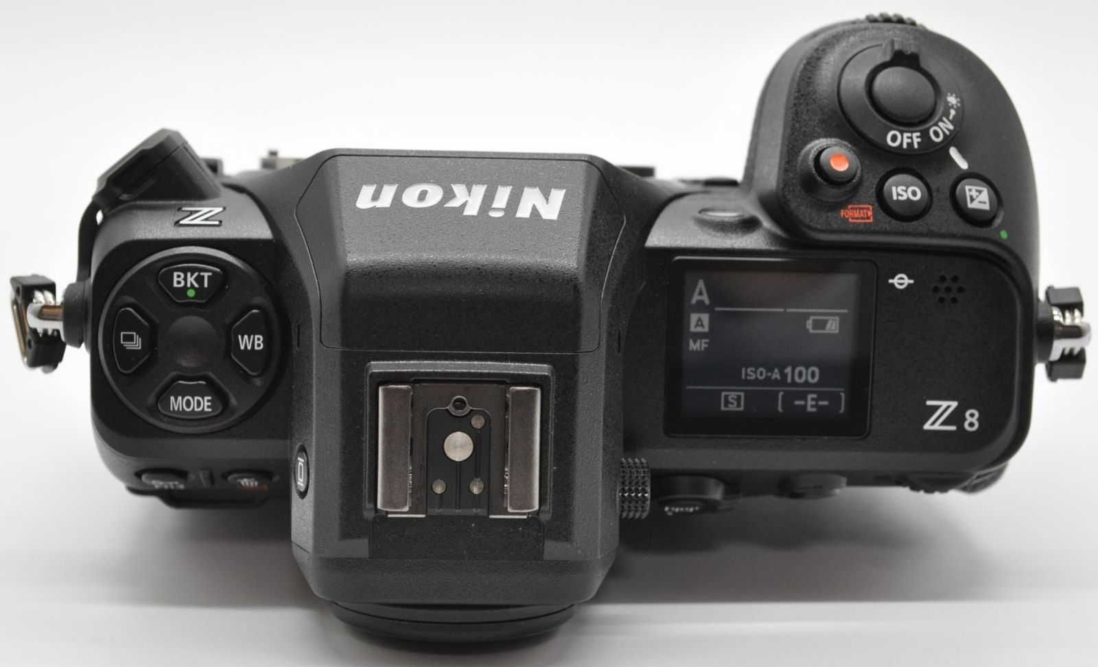 Nikon Z8 cu toate accesorile originale la cutie