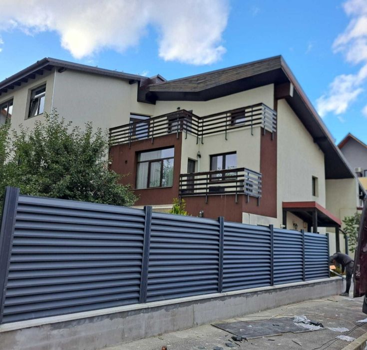 Facem garduri din plasă bordurată