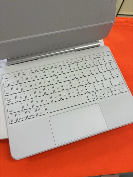 Клавиатура на Ipad Air