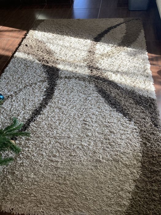 2 Covoare Shaggy , fir lung ,2,4m/1,5 m si unul oval 1,8m/ 1,00 m