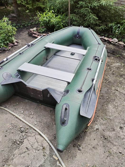 Продам лодку под мотор KOLIBRI срочно