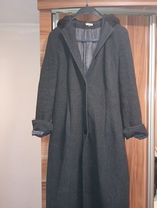 Vând palton lung cu glugă