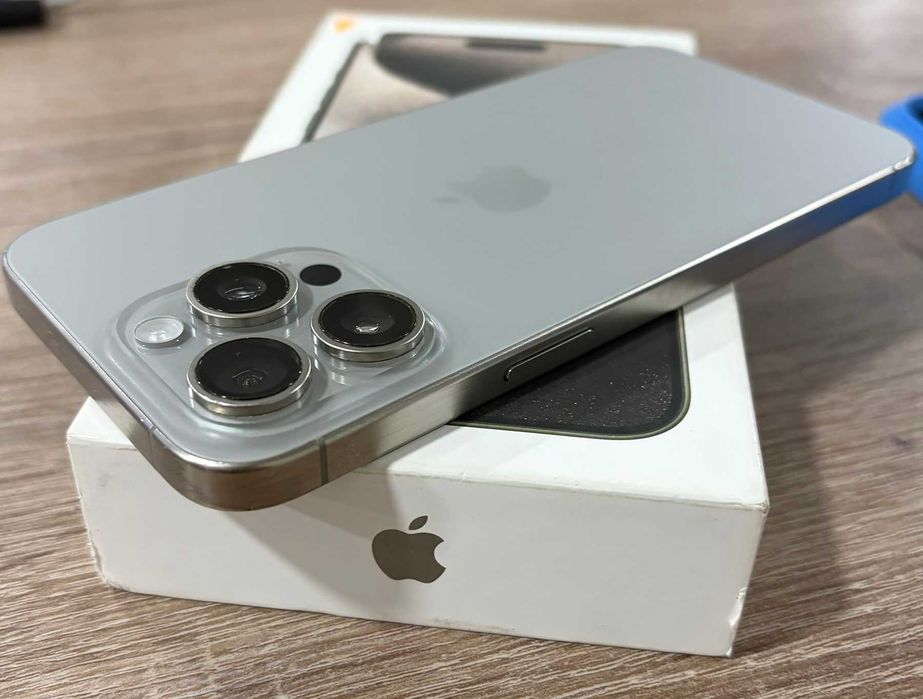 Iphone 15 pro max 256 gb  с гаранция