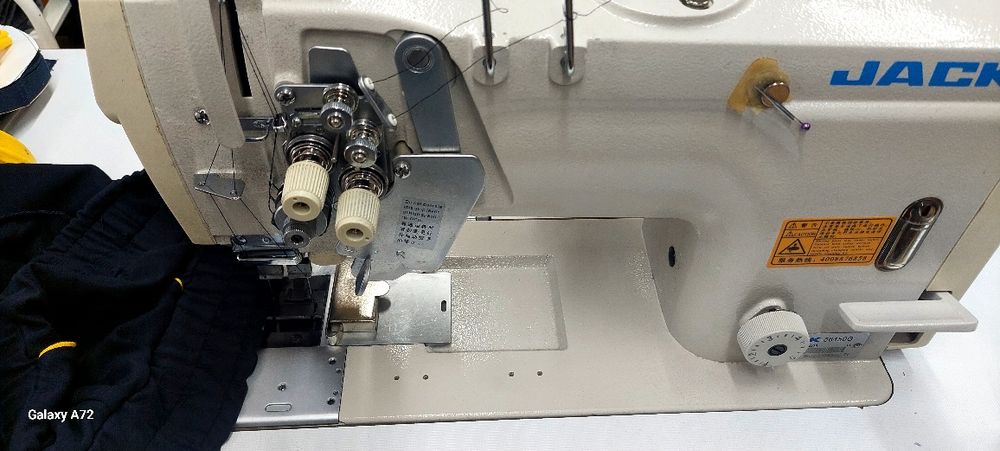 Masina cusut cu doua ace Jack  -58450G