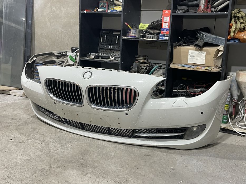 Перед и Зад Бамперы на BMW F10 оригинал