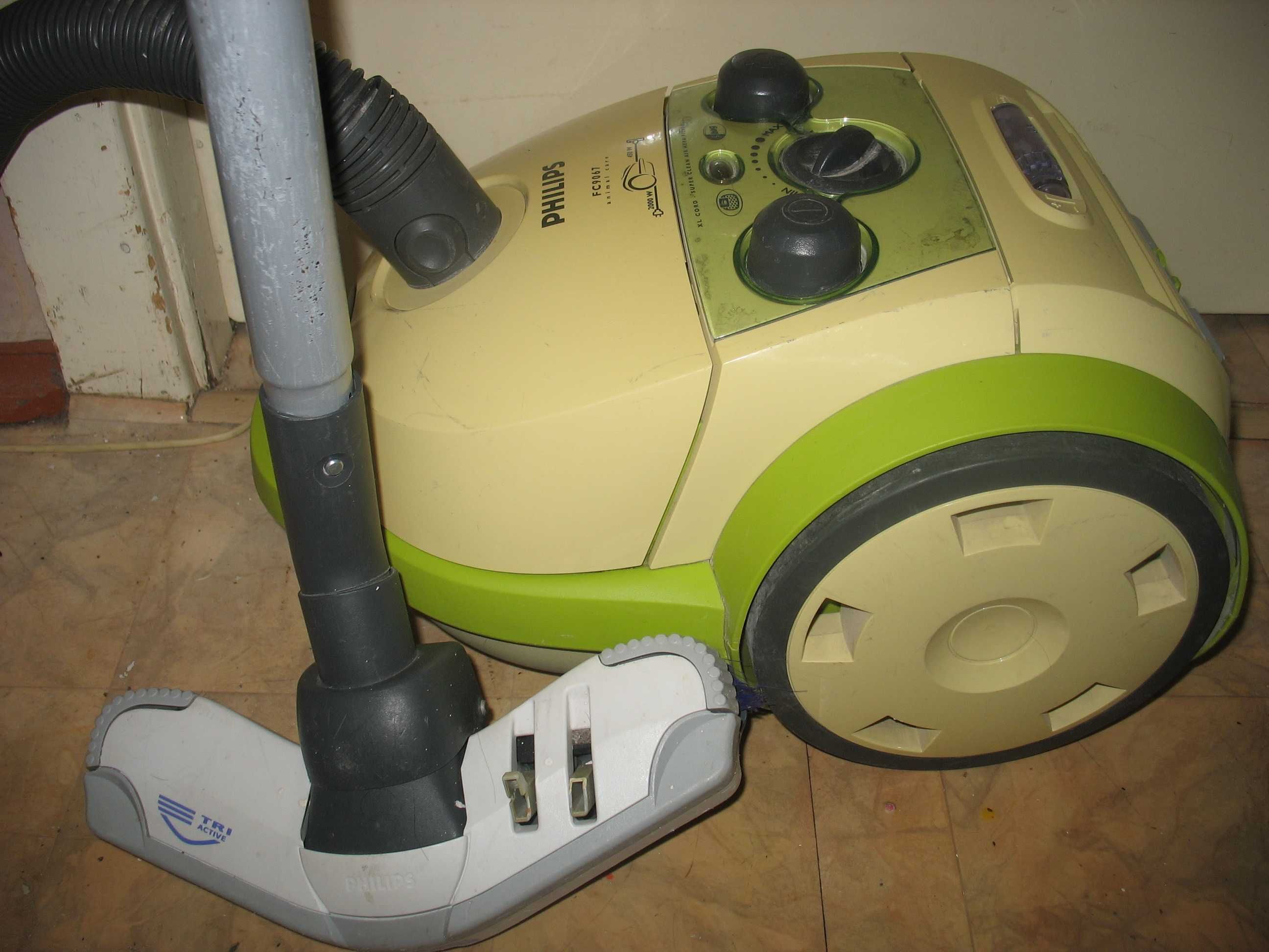 Пылесос Philips 2000w
