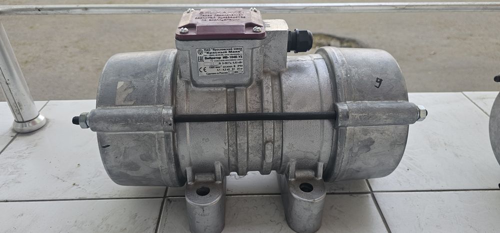 Вибратор ИВ-104Б